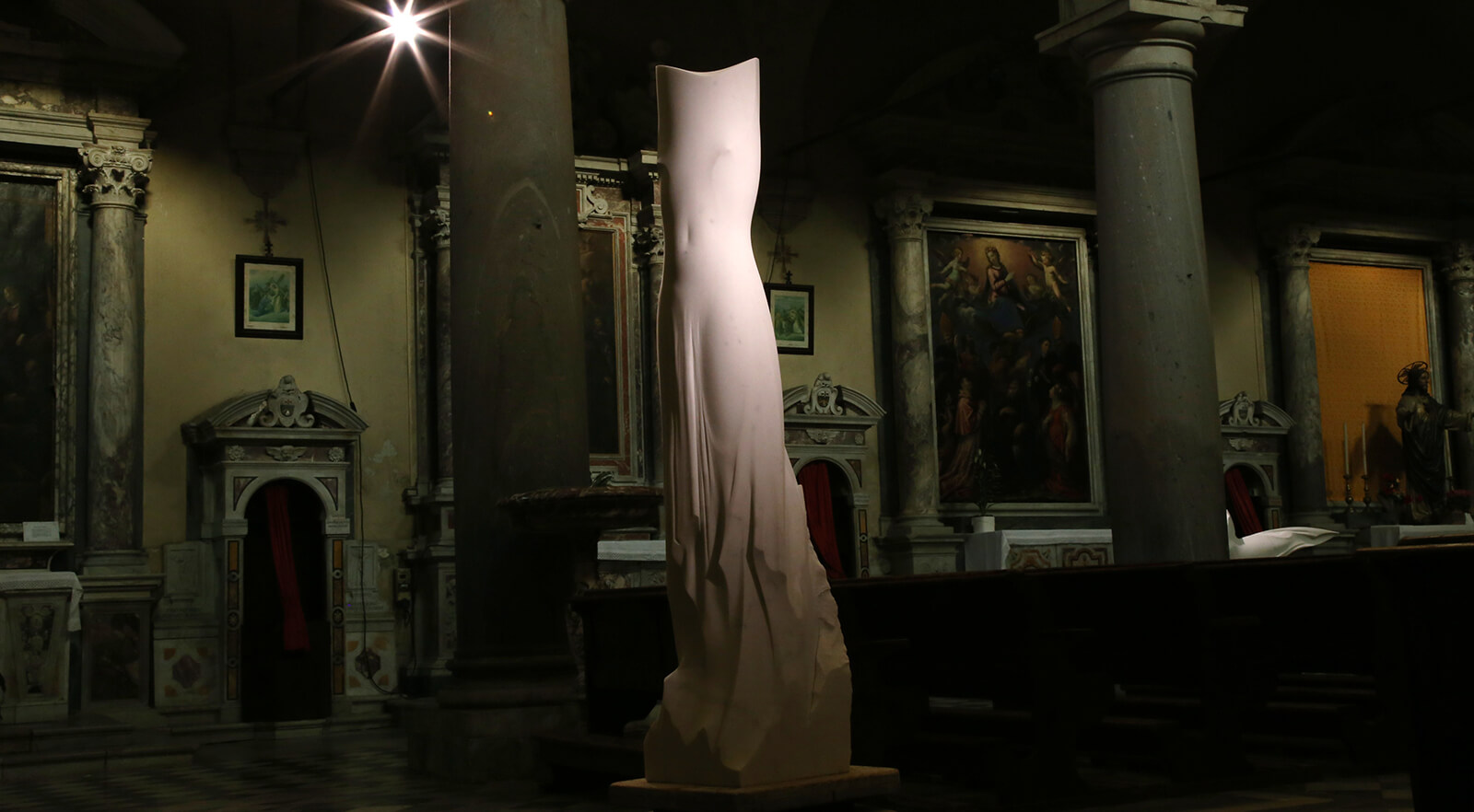A un passo da Venere| 2016 | 202 h-47-40 marmo statuario (Seravezza Duomo)